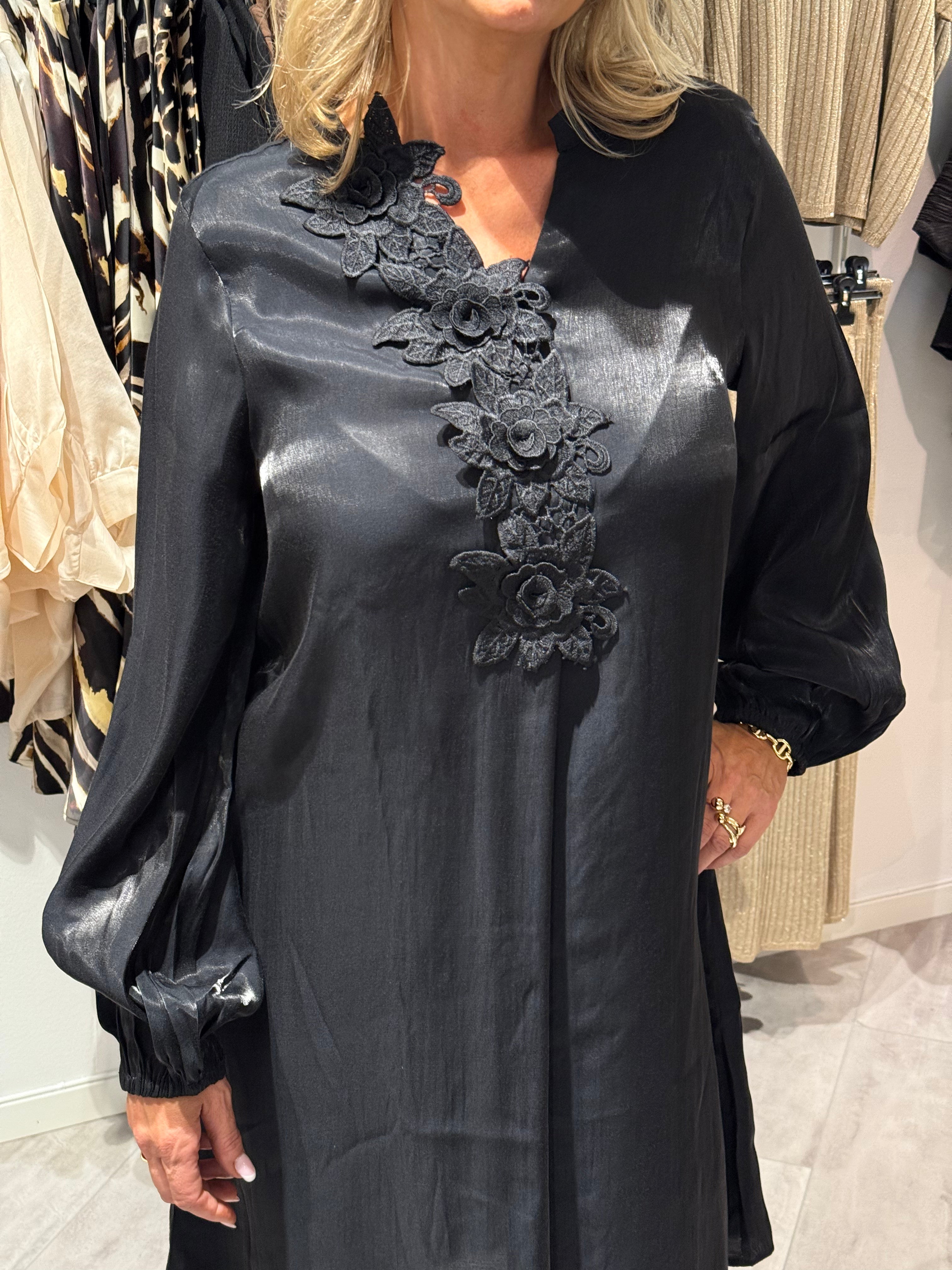 Cufiola Kleid – Schwarz